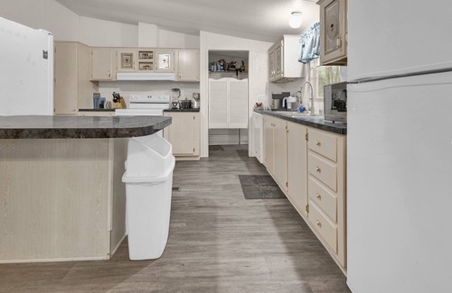 Enchanted Oaks House | 1/2 Acre View 1 Min To Water