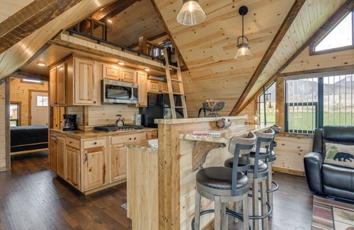 Alder Cottage | 1/2 Mi to Ruby River: Cabin w/Trail Access!