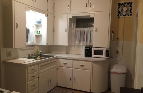 Northeast South Bend House | 1.3 Miles from ND campus! Short walk or bike ride straight down Twykenham.