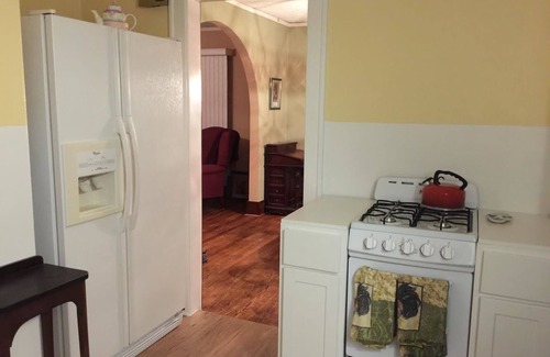 Northeast South Bend House | 1.3 Miles from ND campus! Short walk or bike ride straight down Twykenham.
