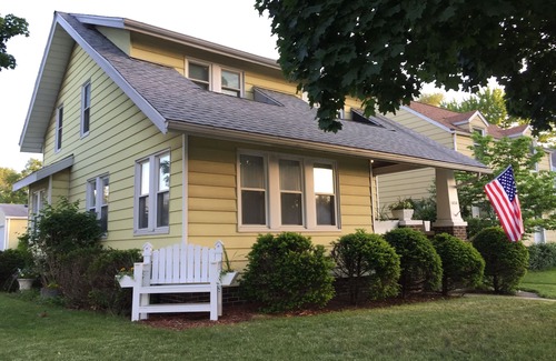 Northeast South Bend House | 1.3 Miles from ND campus! Short walk or bike ride straight down Twykenham.