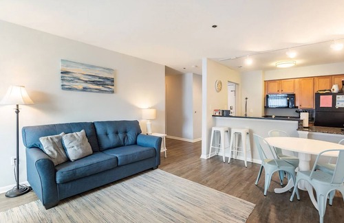 Northeast Virginia Beach Condo | 1.5 Blocks from the Beach & Boardwalk! Walking distance to restaurants & shops!