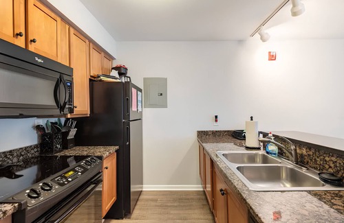 Northeast Virginia Beach Condo | 1.5 Blocks from the Beach & Boardwalk! Walking distance to restaurants & shops!