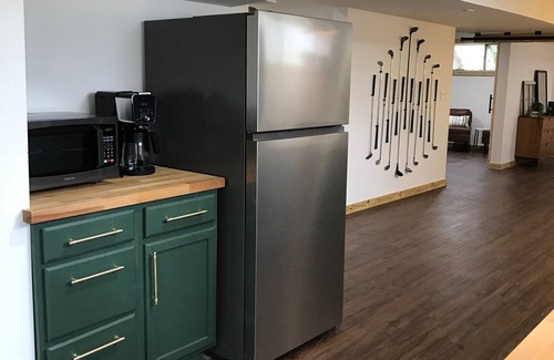 Augusta House | 1.9 Mile Walk to the Augusta National Clubhouse! Snazzy Basement Apartment!