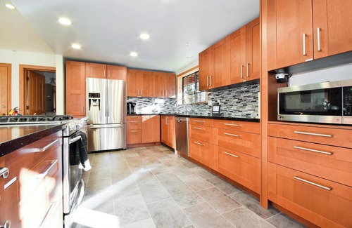 Big Bear House | 1 Acre Franksfort Mountain Retreat by Destination Big Bear : 1.25 Acre Resort with Spa, Beach Volleyball, Billiards & more!EV Charger!