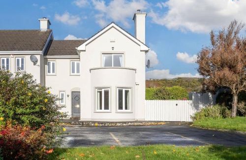 Clifden House | 1 An tSean Scoil, Clifden