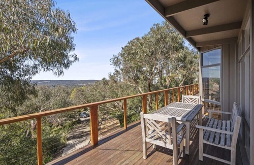 Anglesea House | 1 Bachli Court Summar