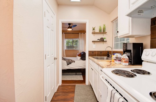 Heart of Lubbock House | ⫷1 BD/1 Bath⫷Tiny Magnolia Retreat⫷⫸Near TTU⫸