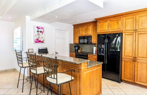 The Bight Condo | 1 Bdrm Pool & Garden View at The Yacht Club D3