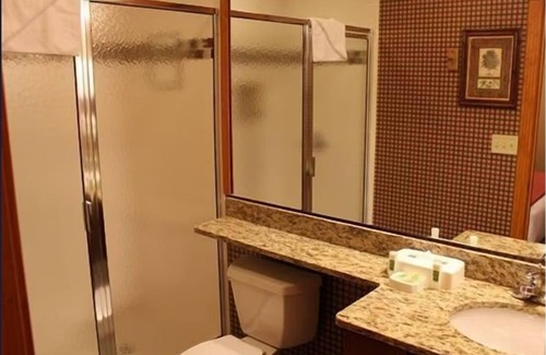 Chalet Village North Resort | 1 bdrm resort in Gatlinburg. Includes 4 passes to Waterpark. 3, 4, 7 day rental