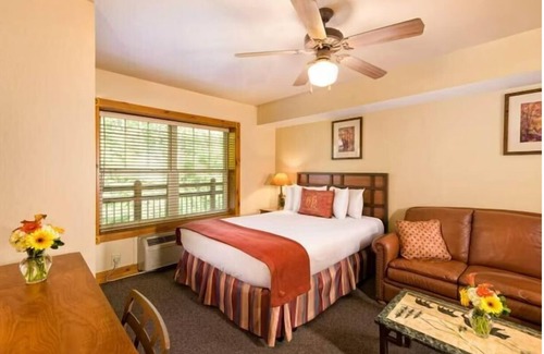 Chalet Village North Resort | 1 bdrm resort in Gatlinburg. Includes 4 passes to Waterpark. 3, 4, 7 day rental