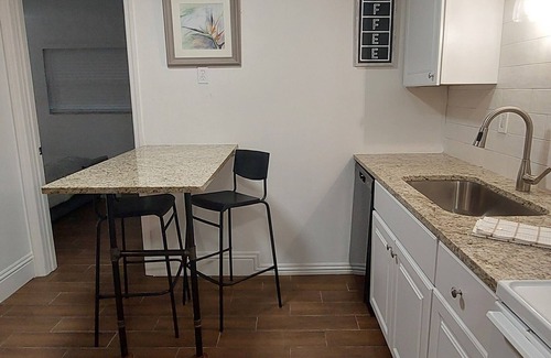Largo Apartment | 1 BED 1BATH 3 MIN. TO THE BEACH
