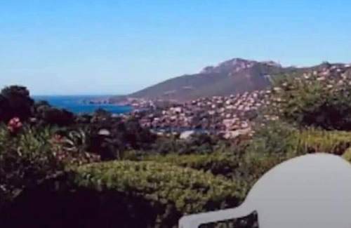 Theoule-Superieur Apartment | 1 bed apt, shared pool, FREE wifi, in a small complex, mountain and sea views.
