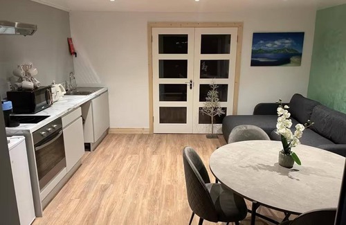County Meath Apartment | 1-bed Cosy Country Retreat- Sleeps 5, Emerald Park