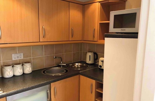 Auchengray House | 1 Bed House - Central, Free Parking, Wifi