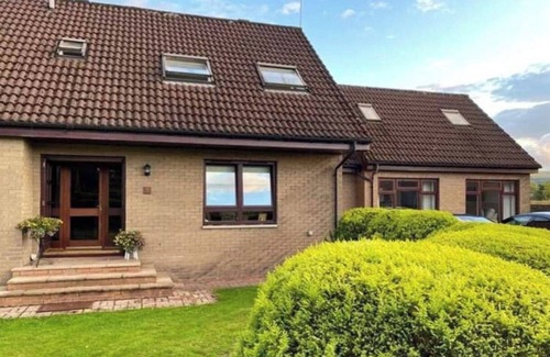 Auchengray House | 1 Bed House - Central, Free Parking, Wifi