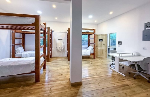 Crawfish Rock Hotel | 1 Bed in a Shared Room in Beta Hostel (3)