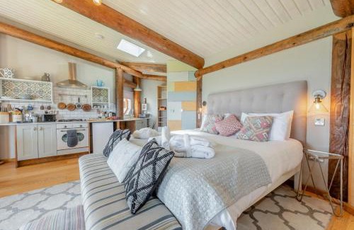 Llanfihangel-Ystrad Cabin | 1 Bed in Dihewyd oc-a32352