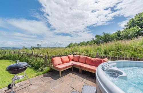 Llanfihangel-Ystrad Cabin | 1 Bed in Dihewyd oc-a32352