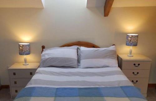 Coad's Green House | 1 bed-Pet Friendly-Parking-Patio-close to coasts