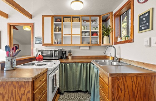 Sandpoint House | 1 Bedroom, 1 Bath House In The Woods, Sleeps Up to 4
