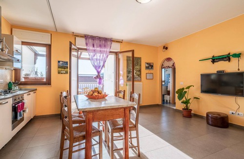 Cologna Spiaggia Apartment | 1 bedroom accommodation in Cologna spiaggia