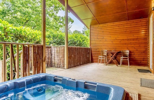 Churchill Cabin | 1 bedroom accommodation in Cotswolds