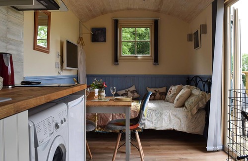 Cowbeech Cottage | 1 bedroom accommodation in Herstmonceux, near Hailsham