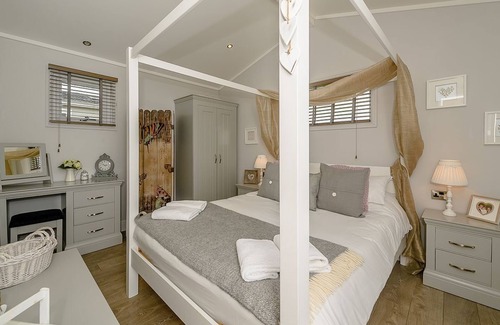Honiton Cabin | 1 bedroom accommodation in Honiton