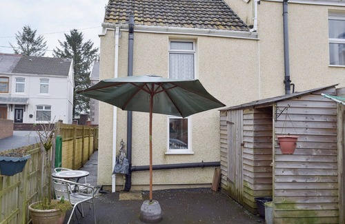 Cross Hands Cottage | 1 bedroom accommodation in Cross Hands, near Carmarthen