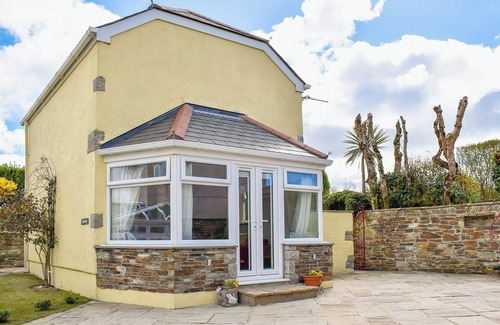 Redruth Cottage | 1 bedroom accommodation in Lanner, near Redruth