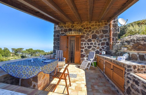 Ustica House | 1 bedroom accommodation in Ustica