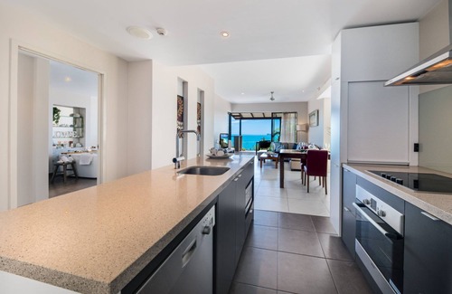 Airlie Beach Apartment | 1 Bedroom Apartment in Airlie Beach with Stunning Sea Views.