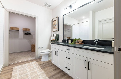 Knoxville Apartment | 1 Bedroom Apartment-Across the River from Neyland Stadium-2523