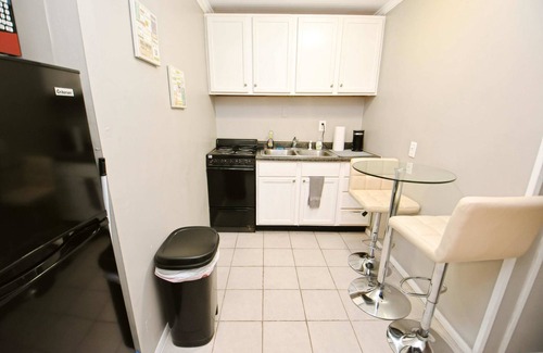 South Bend Apartment | 1 bedroom apartment close to Notre Dame (1309.6)