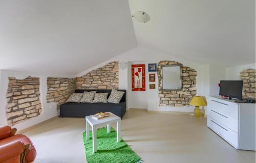 Bale House | 1 Bedroom Awesome Home In Bale