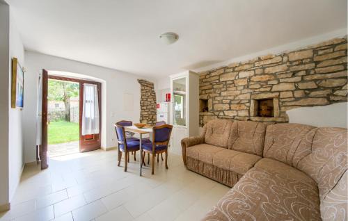 Bale House | 1 Bedroom Awesome Home In Bale
