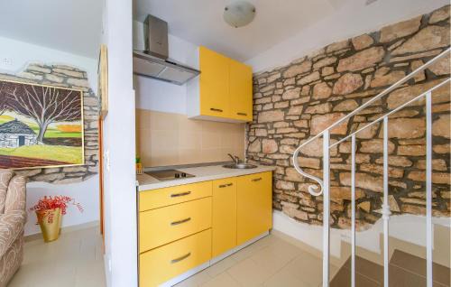 Bale House | 1 Bedroom Awesome Home In Bale