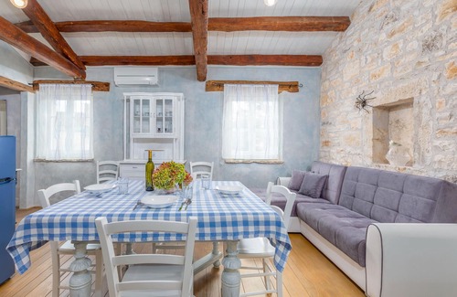 Karlovici Apartment | 1 bedroom beautiful apartment in Zminj