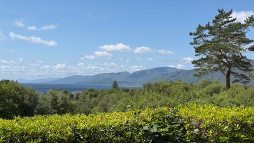 West Laroch Ski Chalet | 1 Bedroom Cabin with Mountain & Loch Views - Quiet Location between Glencoe & Ben Nevis