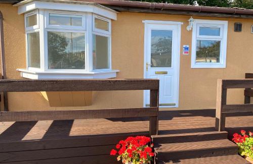 Glasgow Apartment | 1-Bedroom Chalet at Maryville Caravan Site - Uddingston, Glasgow