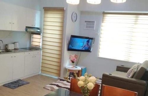 Muntinlupa Apartment | 1 bedroom condo unit with balcony, netflix wifi and pool