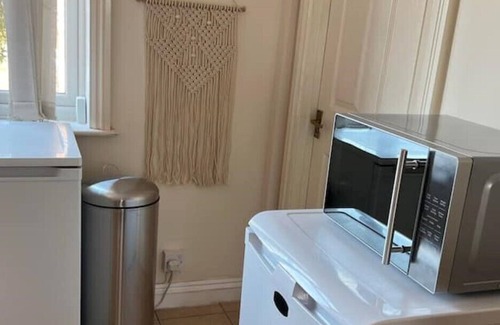 Abingdon Apartment | 1 bedroom flat sleeps 4 in Abingdon Oxfordshire