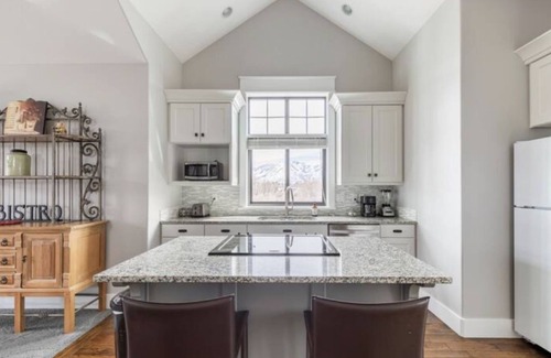 Taylorsville House | 1-bedroom Full Luxury Guest Home In Salt Lake City, Gorgeous Views, close to Fwy