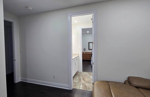 Vaughan House | 1 bedroom Junior master with ensuite near Klienburg Ontario