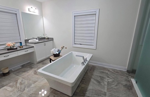 Vaughan House | 1 bedroom Junior master with ensuite near Klienburg Ontario