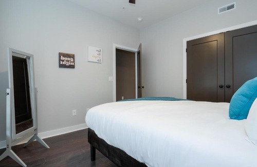 Ohio City Apartment | 1 Bedroom Luxury Condo 10 Minutes from First Energy Stadium E5
