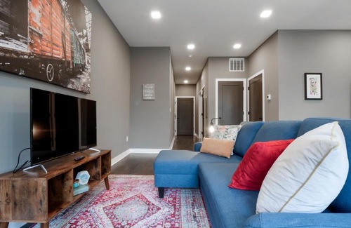 Ohio City Apartment | 1 Bedroom Luxury Condo 10 Minutes from First Energy Stadium D4