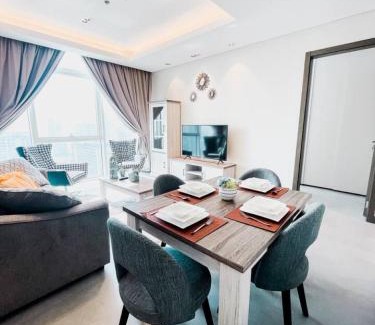 Manama Apartment | 1 Bedroom Luxury Condo Catamaran City View
