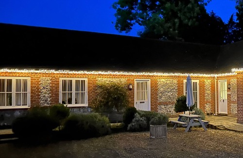 Winterbourne Earls Cottage | 1 Bedroom Luxury Suite